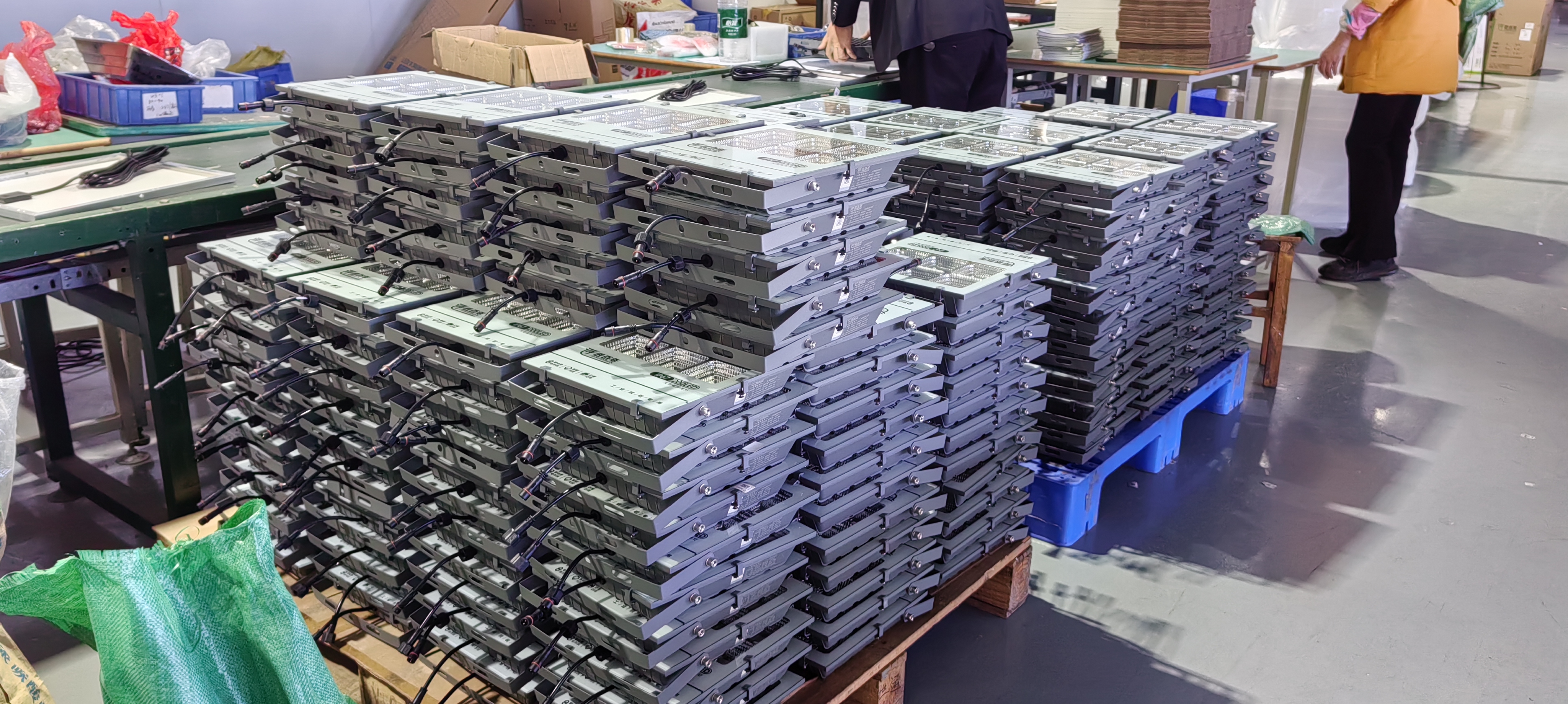 太陽(yáng)能投光燈-黑金剛(圖6) 太陽(yáng)能投光燈-黑金剛(圖6)