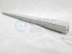 為什么線條燈硅膠燈罩擠出時要噴油？